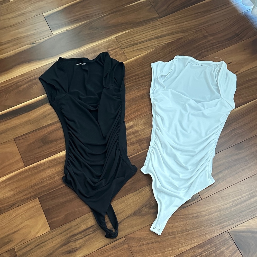 ABERCROMBIE AND FITCH AVA BLACK AND WHITE SEAMLESS BODYSUITS BOTH SIZE XS